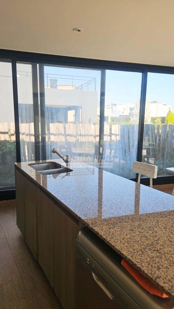 Foto de CASA EN VENTA A LA LAGUNA 3 DORMITORIOS - BARRIO LA COMARCA TIGRE, imagen 5