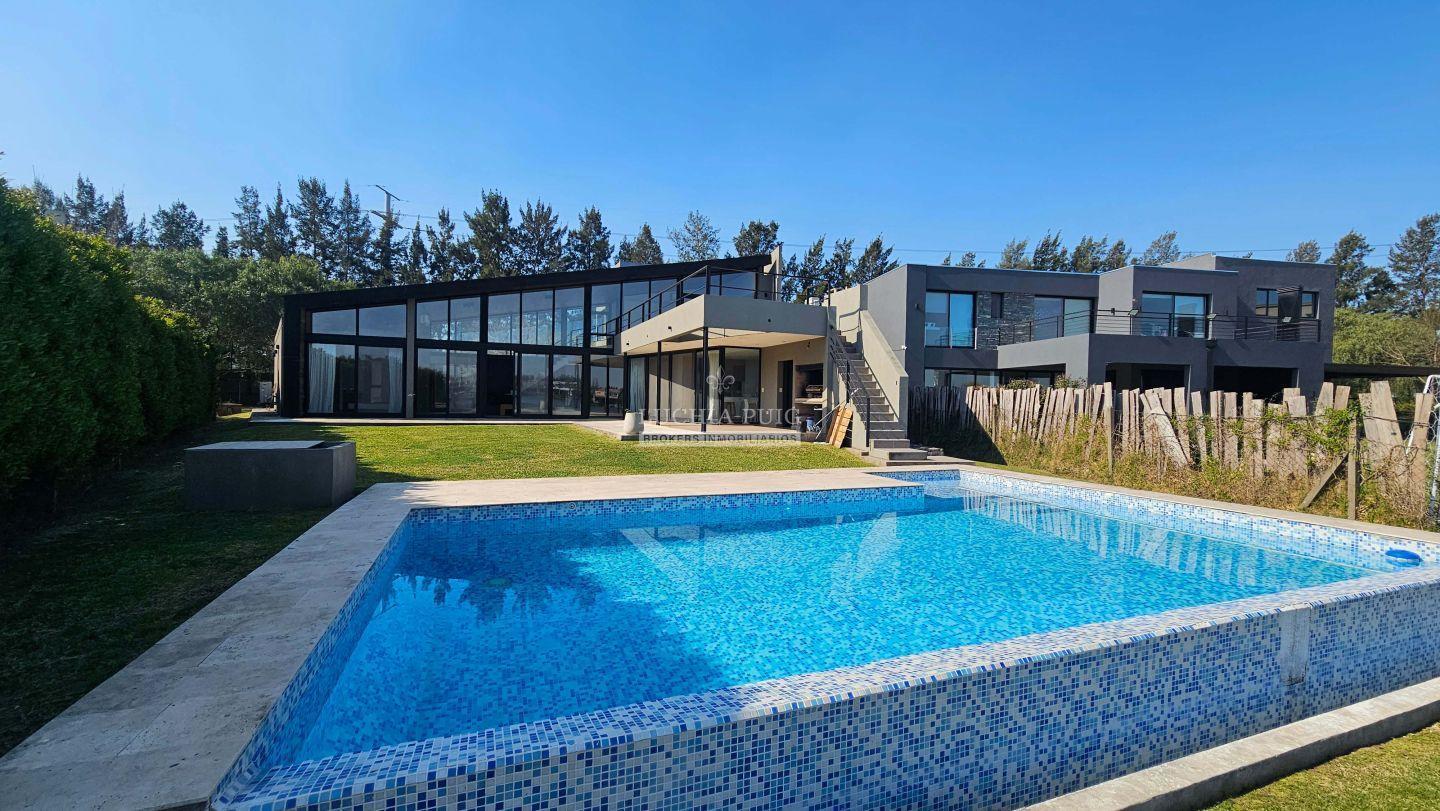 Foto de CASA EN VENTA A LA LAGUNA 3 DORMITORIOS - BARRIO LA COMARCA TIGRE, imagen 1