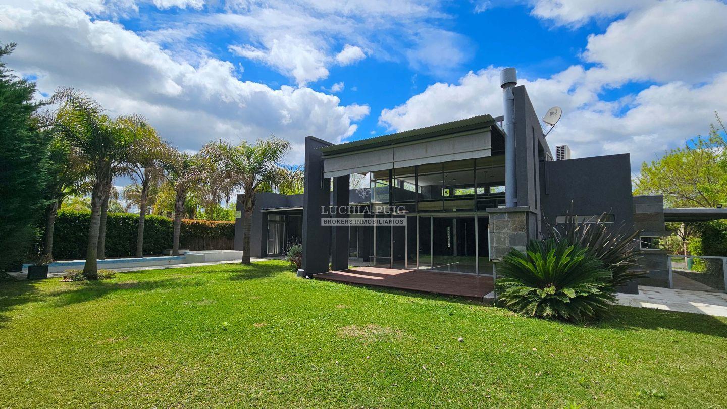 Foto de CASA EN VENTA 3 DORMITORIOS LOTE INTERNO - BARRIO SANTA CATALINA, imagen 1