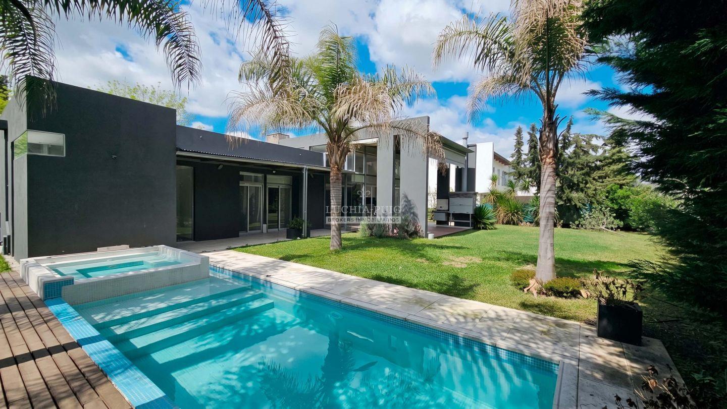 Foto de CASA EN VENTA 3 DORMITORIOS LOTE INTERNO - BARRIO SANTA CATALINA, imagen 2