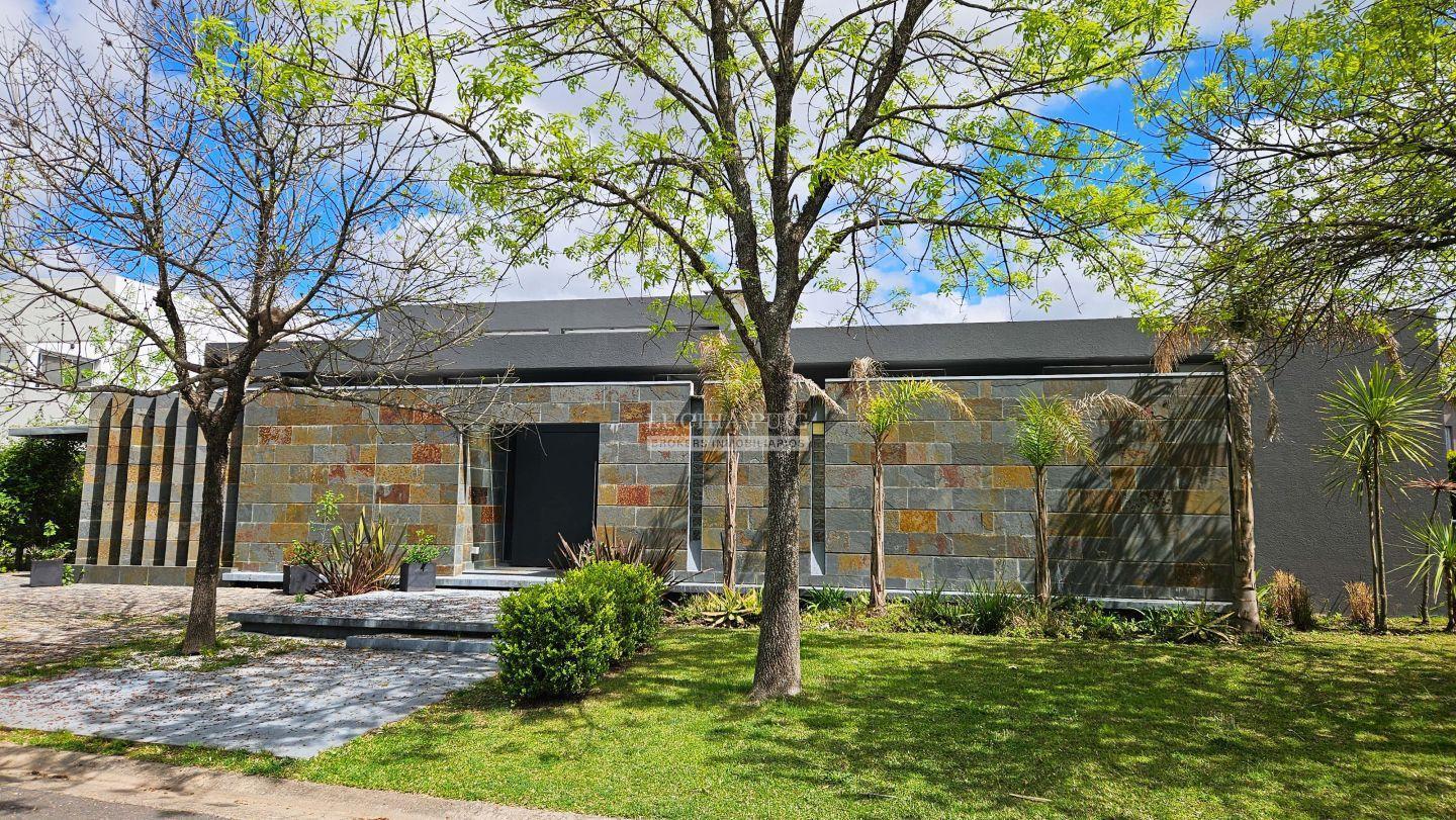 Foto de CASA EN VENTA 3 DORMITORIOS LOTE INTERNO - BARRIO SANTA CATALINA, imagen 5
