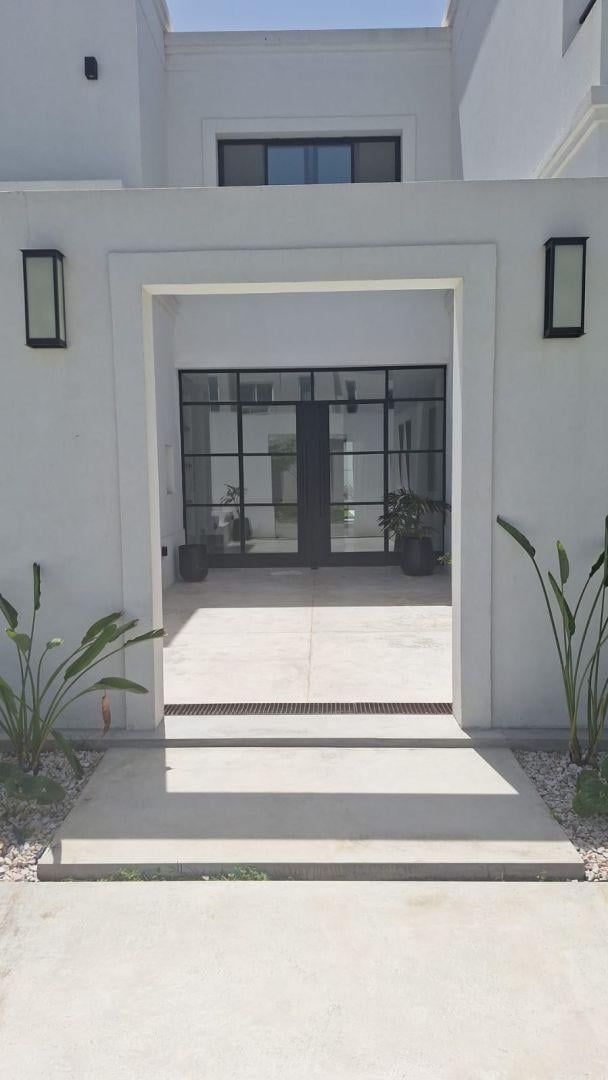 Foto de CASA EN ALQUILER MES DE ENERO + FIESTAS - 3 DORMITORIOS - BARRIO LAGUNA, imagen 3