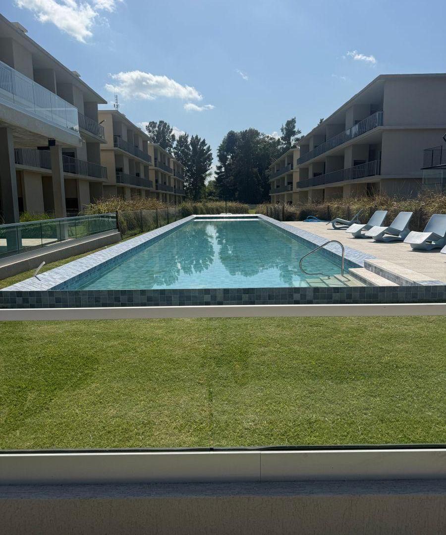 Venta y alquiler de 3 ambientes Condominio Pilar Chic. Financia