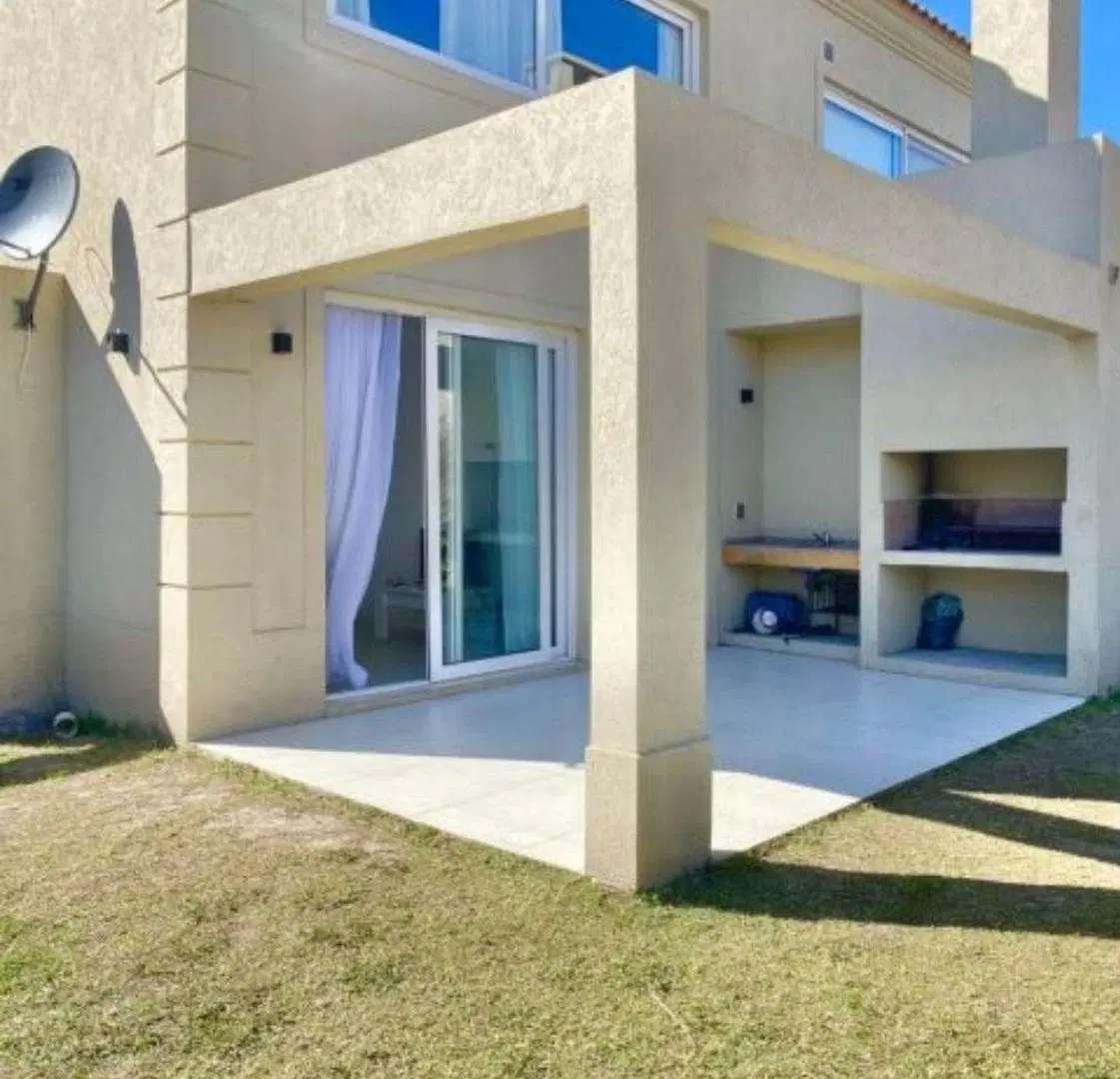 Duplex de 3 dormitorios en suite en venta y alquiler en Saravi Village 3