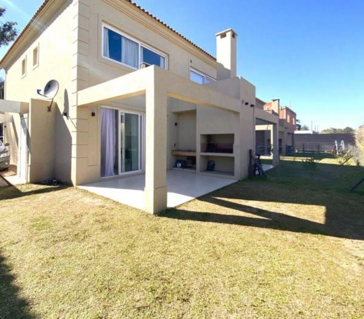Duplex de 3 dormitorios en suite en venta y alquiler en Saravi Village 2