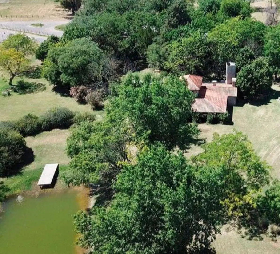 Excelente lote interno en Barrio El Campo. Se vende otro lote igual contiguo a este 4
