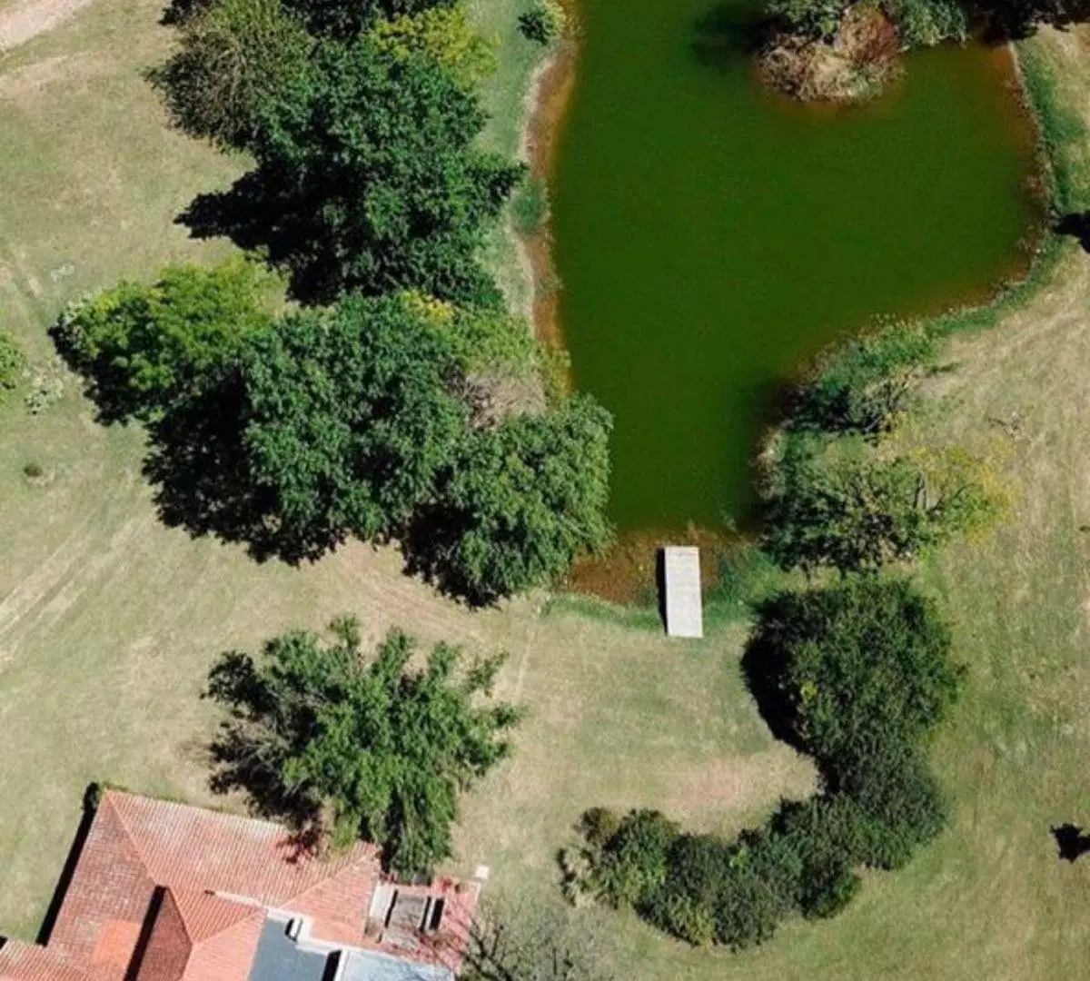 Excelente lote interno en Barrio El Campo. Se vende otro lote igual contiguo a este 3