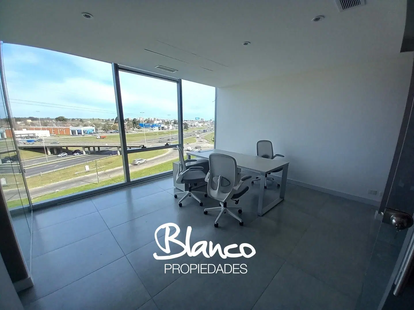 Oficina en Venta en Pilar, G.B.A. Zona Norte, Argentina 2