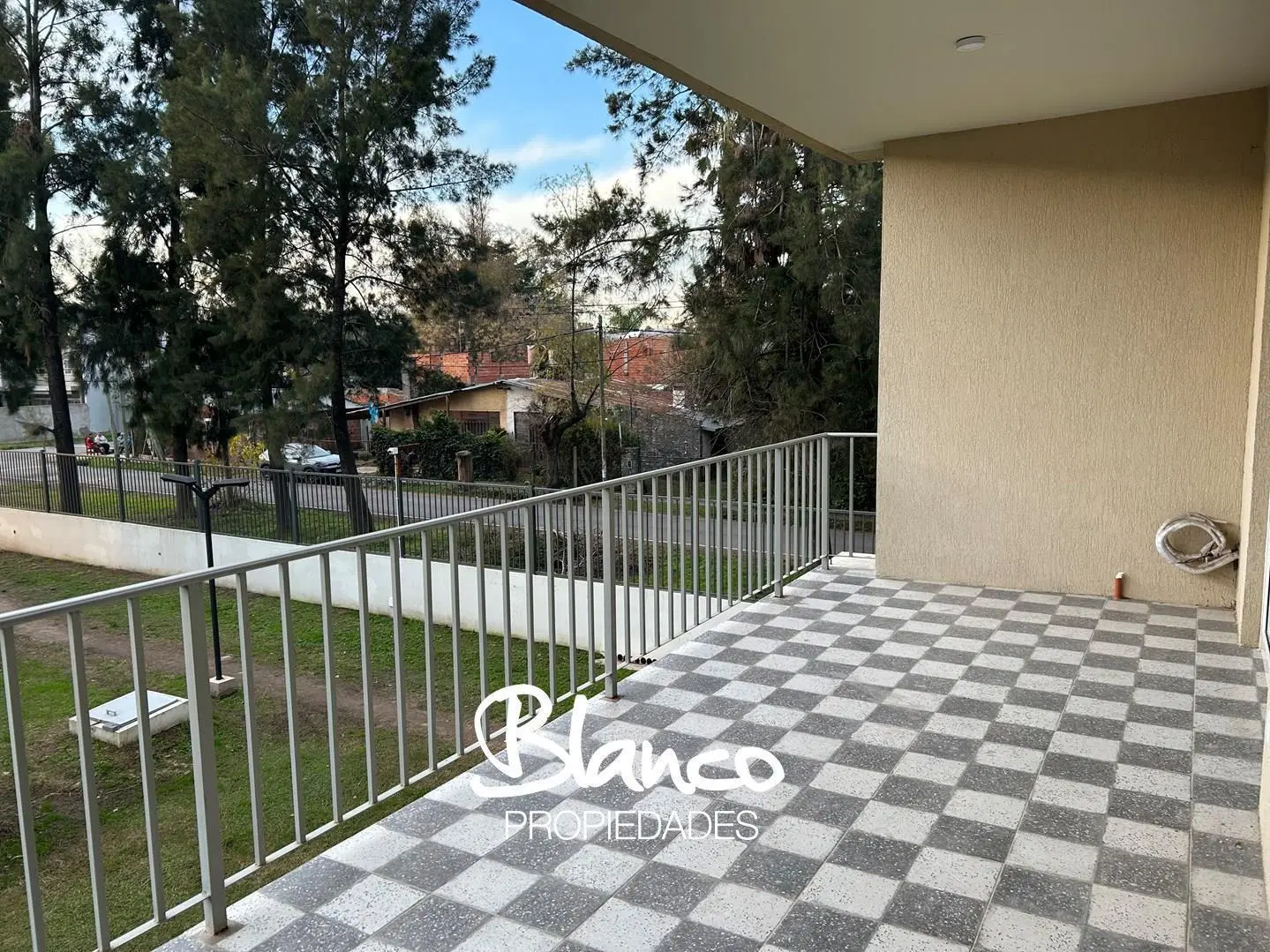 Departamento con Balcón en Alquiler en Chic Village, La Lonja, Pilar 8
