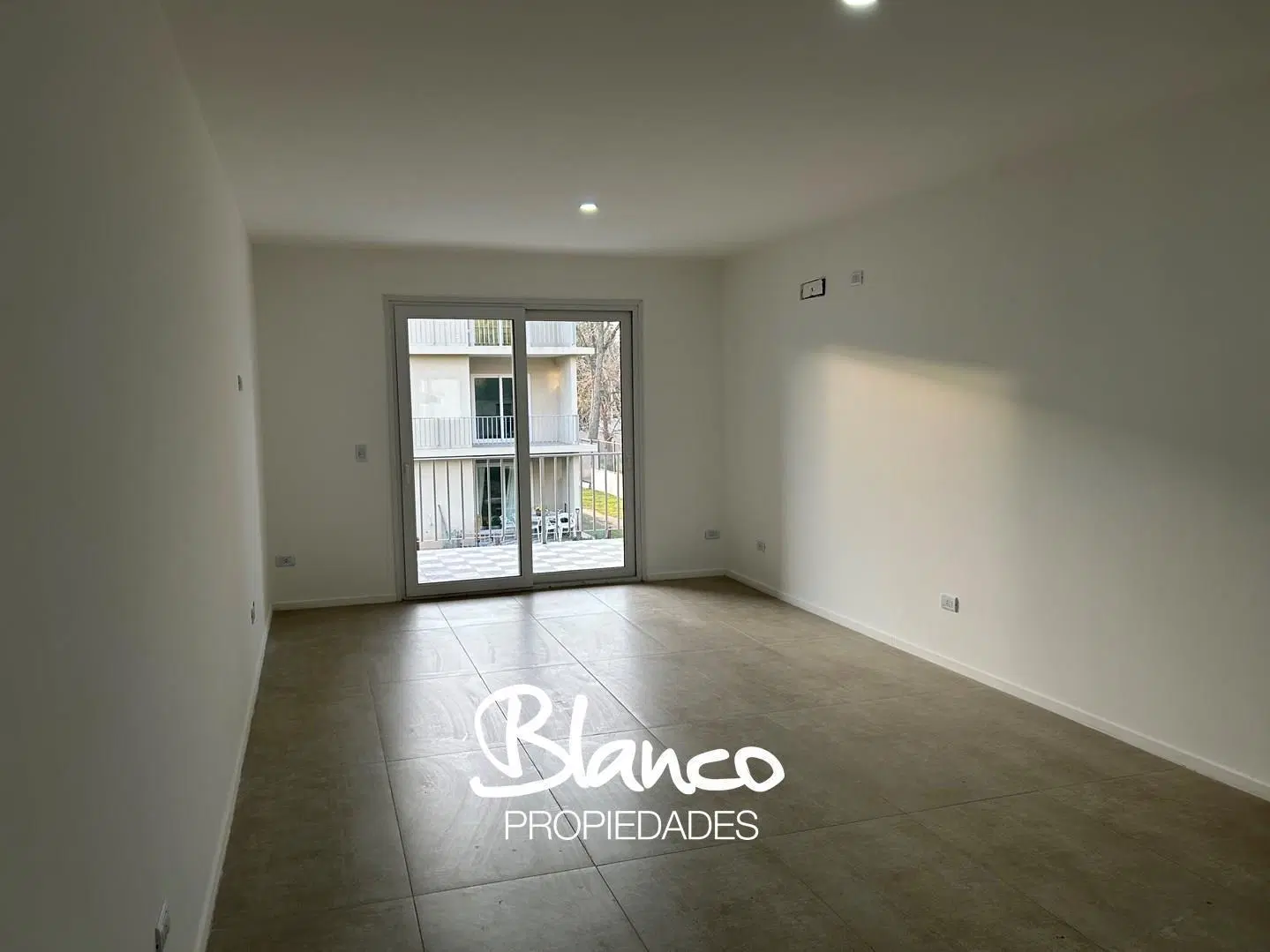 Departamento con Balcón en Alquiler en Chic Village, La Lonja, Pilar 4