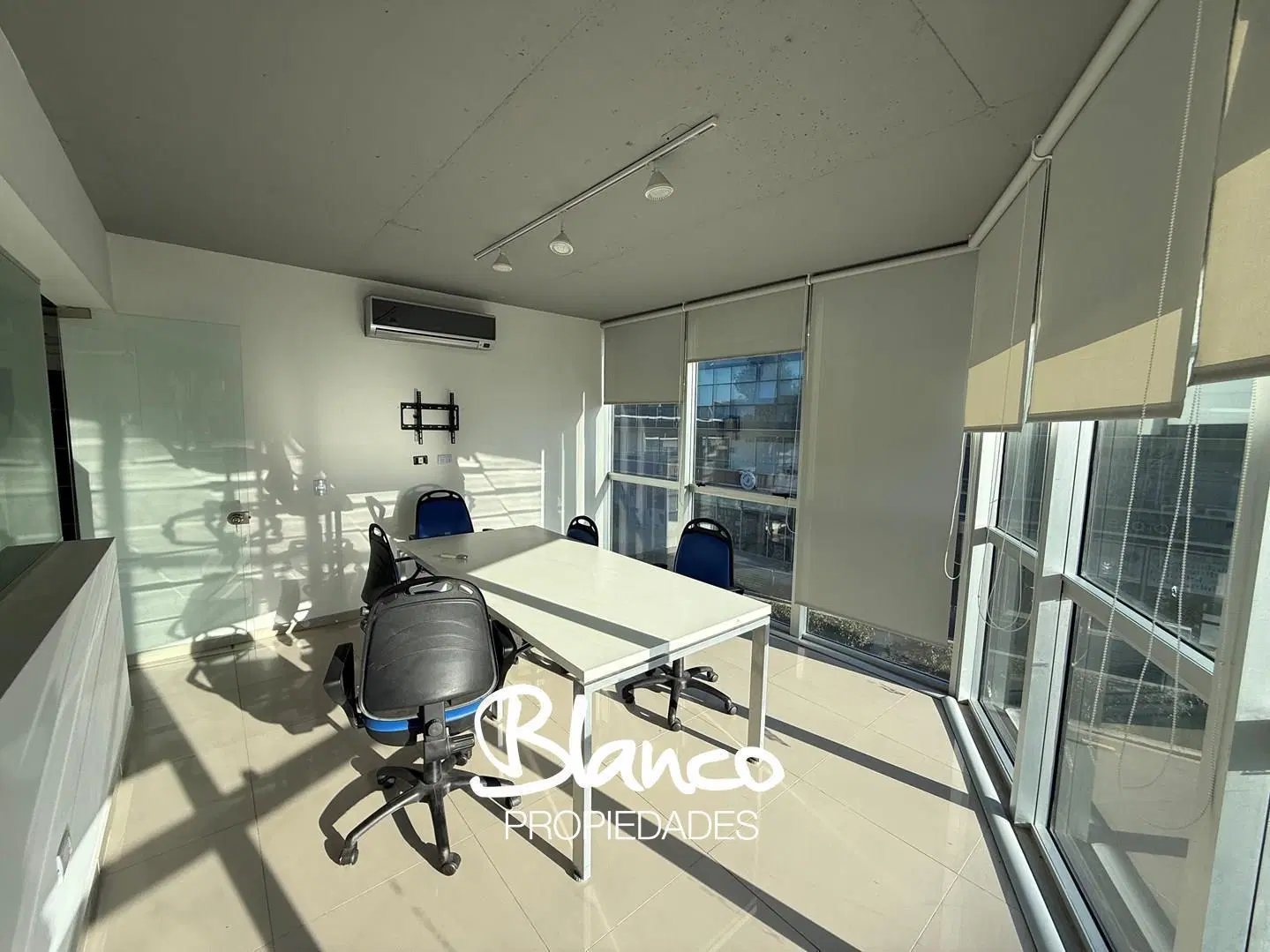 Oficina  en Alquiler en 46 Plaza, Pilar, G.B.A. Zona Norte 4