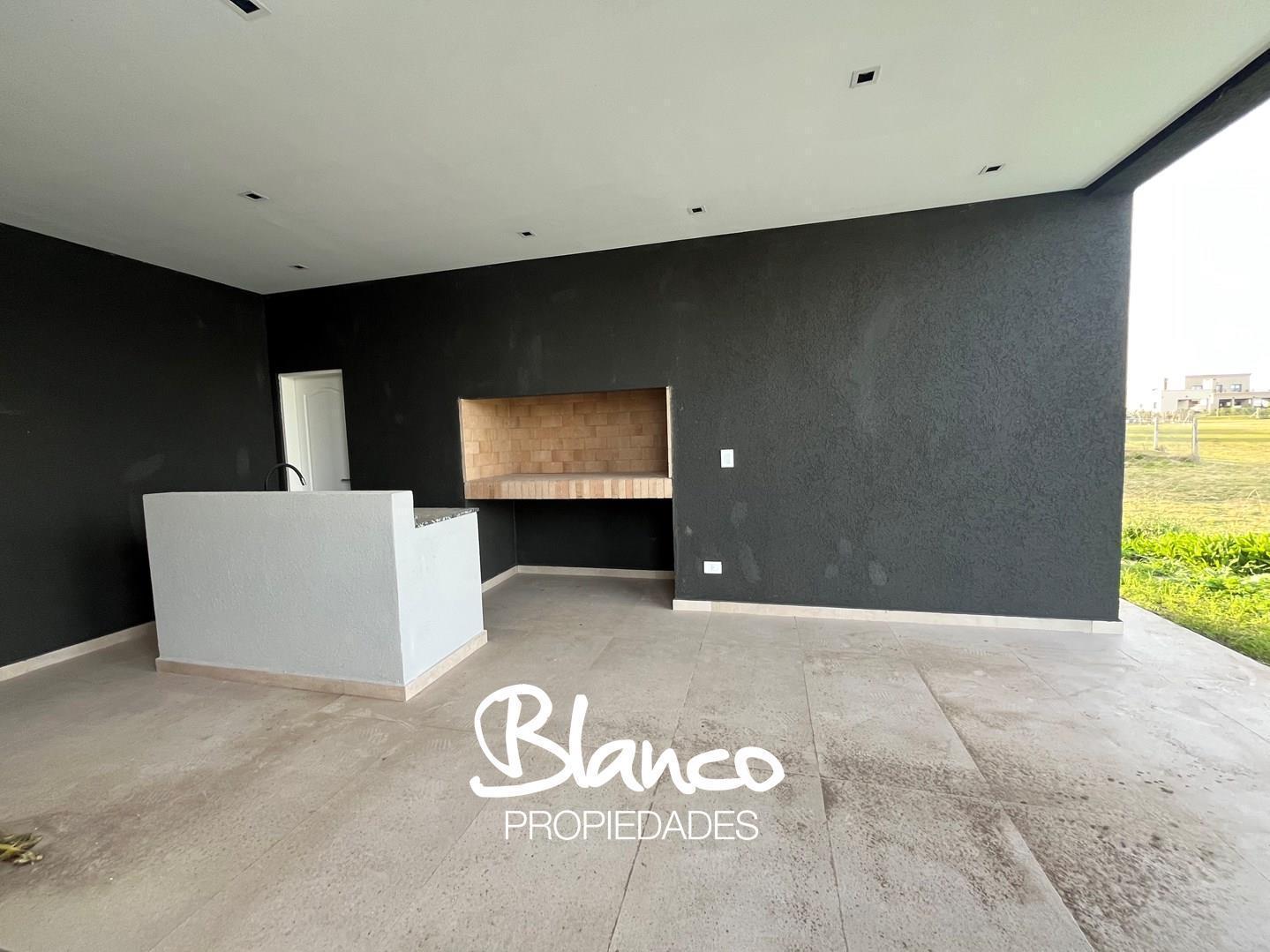 Foto de Casa en Venta en Santa Lucia, Pilar del Este, Pilar, imagen 1