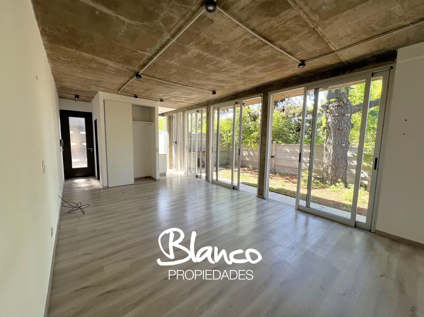 Foto de Departamento Monoambiente en Alquiler en Montecarlo, Del Viso, Pilar, imagen 1