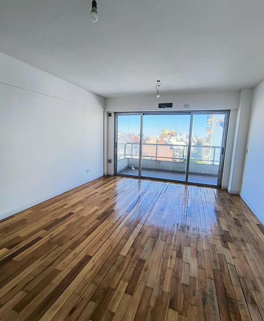 Foto de Depto. 4 amb con balcon Av. Rivadavia 6000 Pos. Cochera, imagen 3