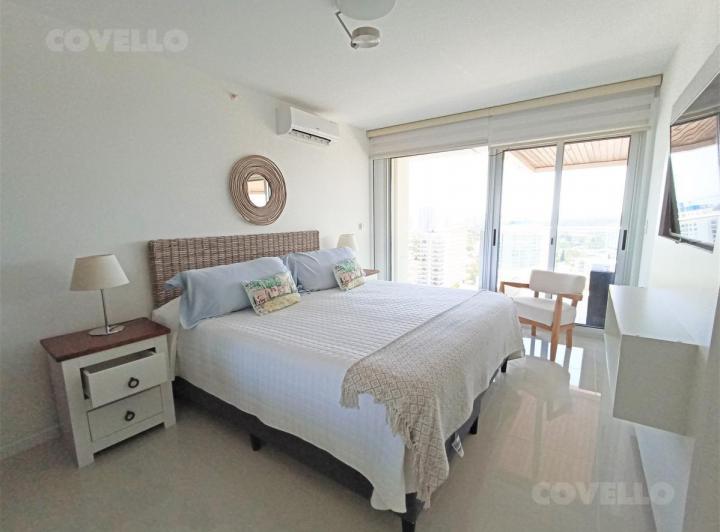 Foto de Icon Brava, Parada 6 de playa brava, imagen 4