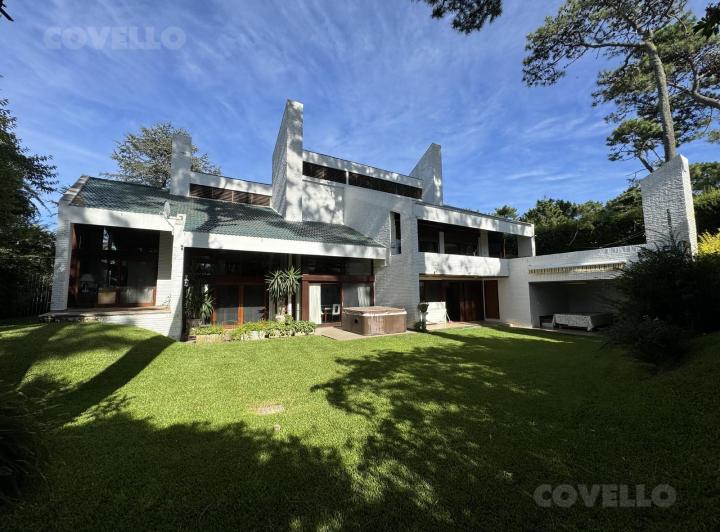 Casa en venta en Playa Mansa 4 dormitorios en suite