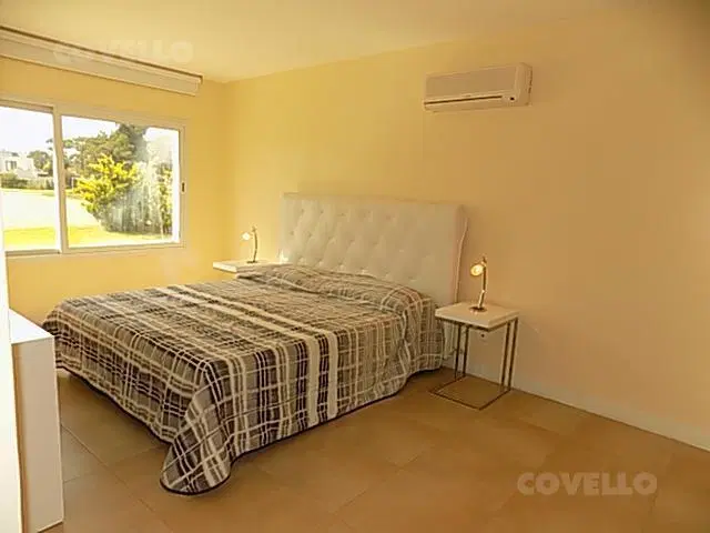 Venta y Alquiler, casa de 4 dormitorios , Boulevard Park Playa Mansa 3