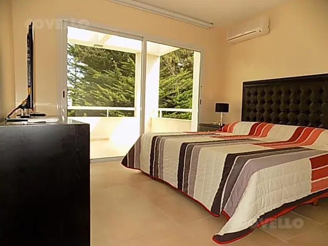 Venta y Alquiler, casa de 4 dormitorios , Boulevard Park Playa Mansa 2