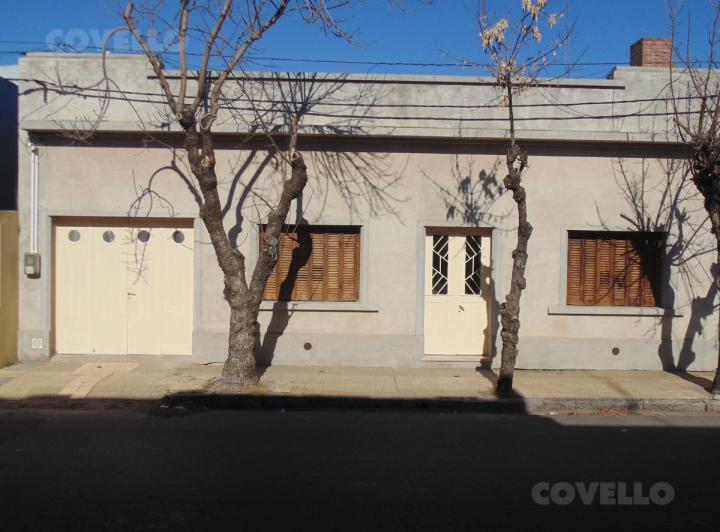 Casa en venta con vista al río, patio y garaje. 2