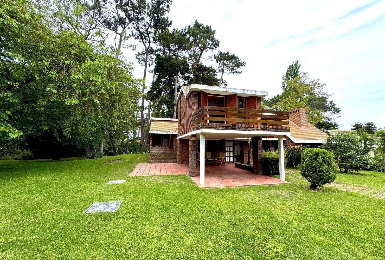 Casa en alquiler temporal 4 dormitorios San Rafael Playa Brava