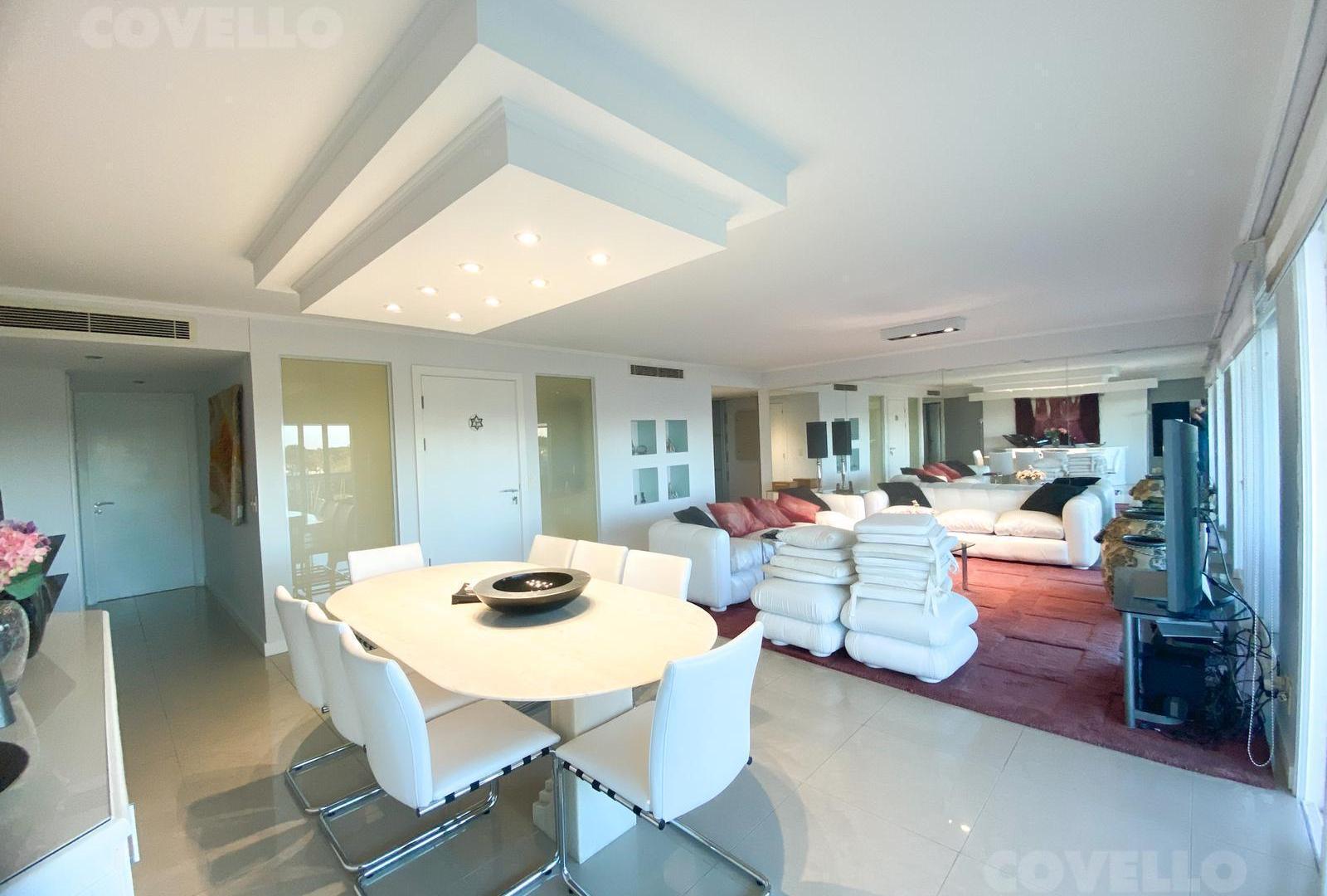 Foto de Venta - Excelente unidad de 4 dormitorios mas servicio, palier privado y 2 cocheras, imagen 1