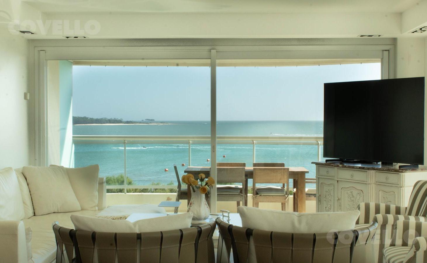 Venta Aquarela, Playa Mansa, 3 dormitorios en suite mas dependencia