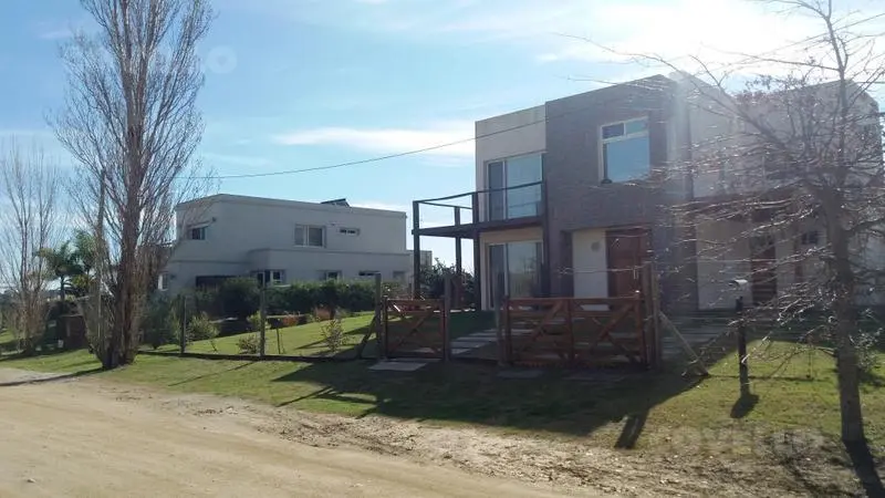 Terreno en barrio Playa Colonia del Sacramento 5
