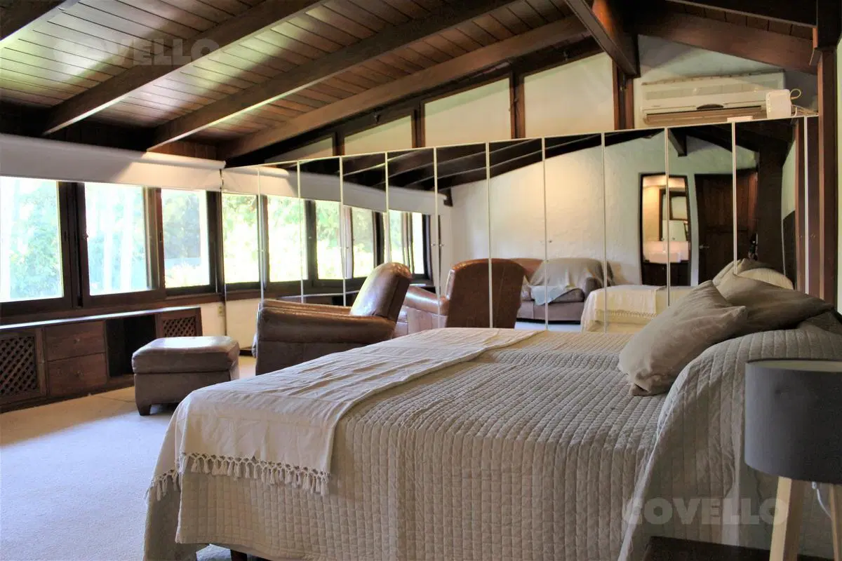 Chalet en venta Playa Mansa, 4 dormitorios y 4 baños, piscina ! 1