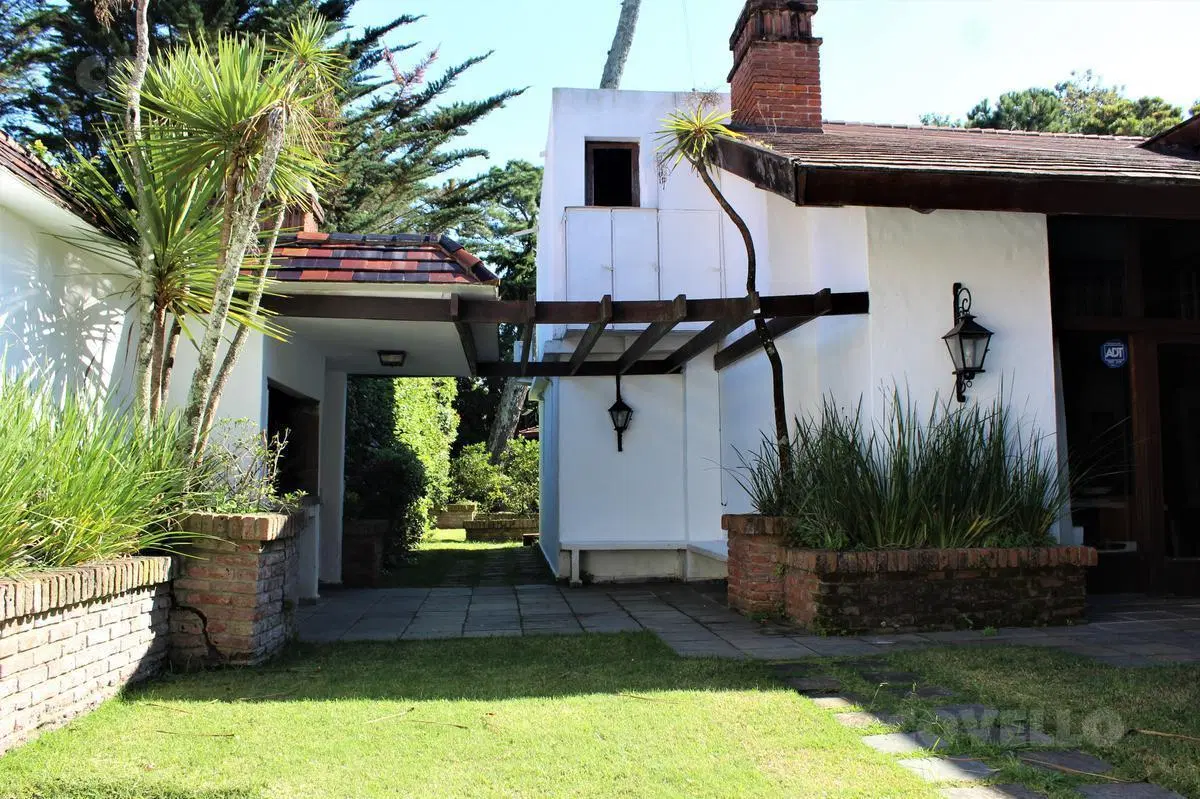 Chalet en venta Playa Mansa, 4 dormitorios y 4 baños, piscina ! 5