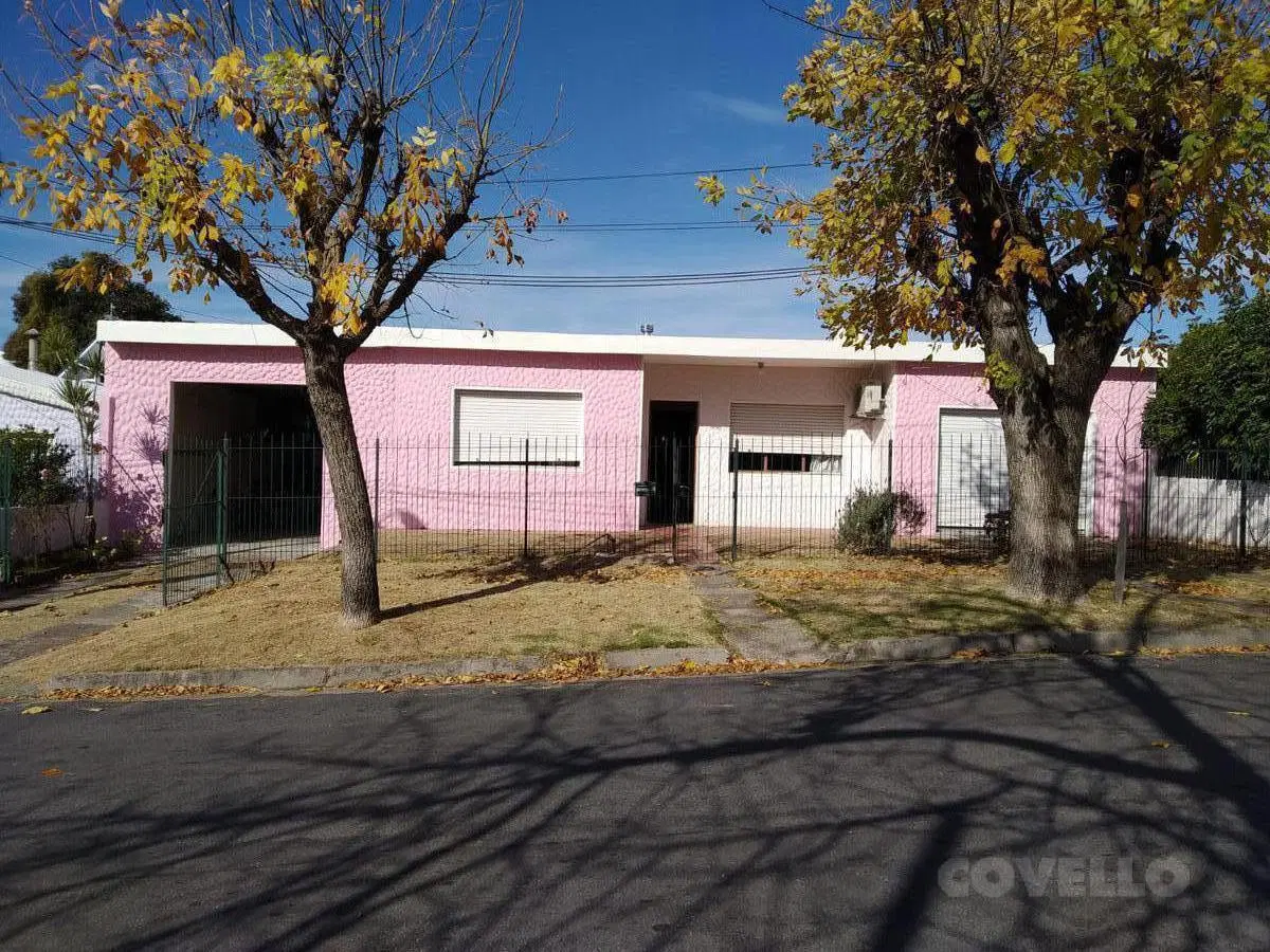 Casa en venta, muy buena ubicación, Colonia del Sacramento. 1