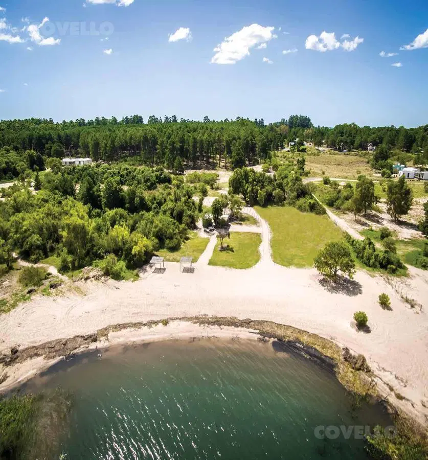 Terreno en venta de 3759 m2 ubicado en Barrio Privado Carmelo Golf 4