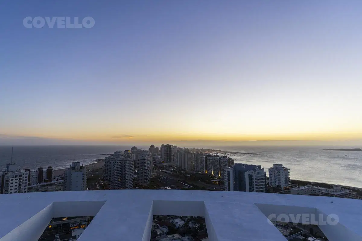 Apartamento 1 dormitorio en piso 18, vista al mar, baño completo, garage 3