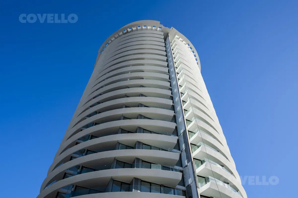 Apartamento 1 dormitorio en piso 18, vista al mar, baño completo, garage 2