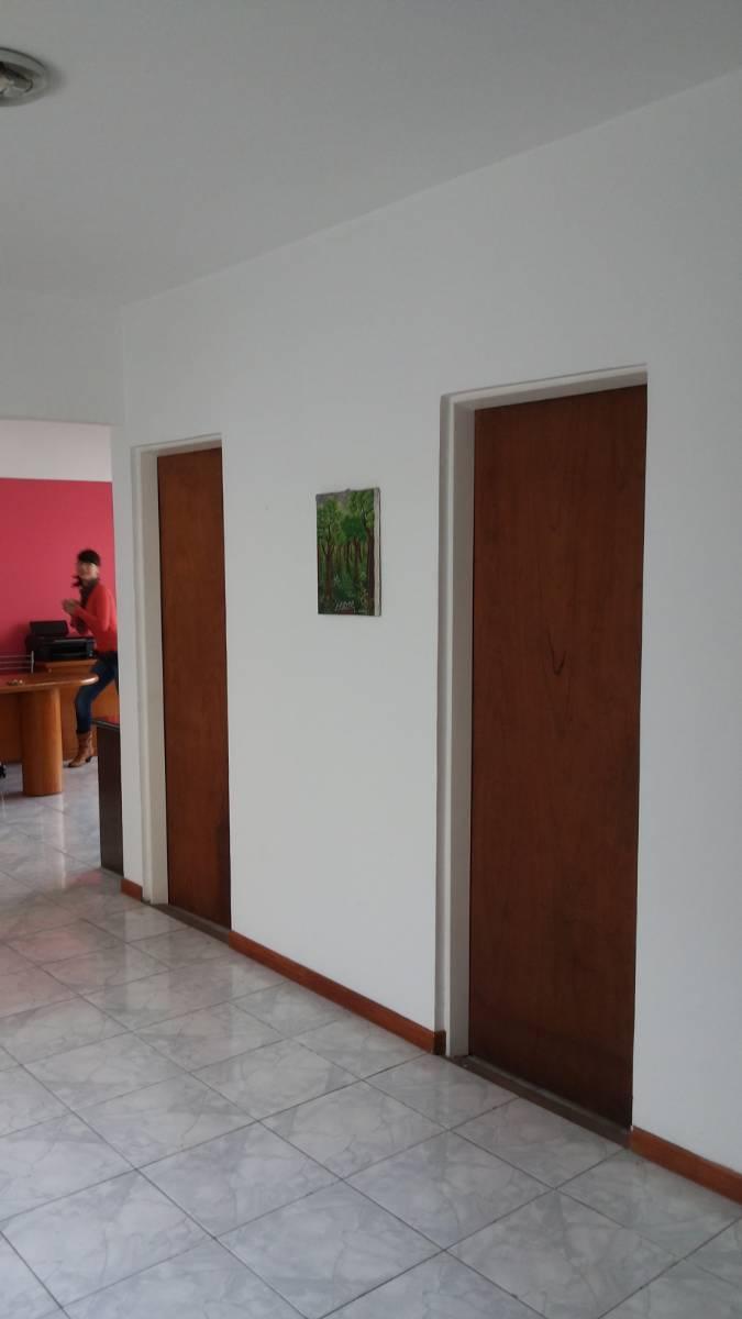 Importante Inmueble con Local en Pb y 2 Pisos de Oficinas 2