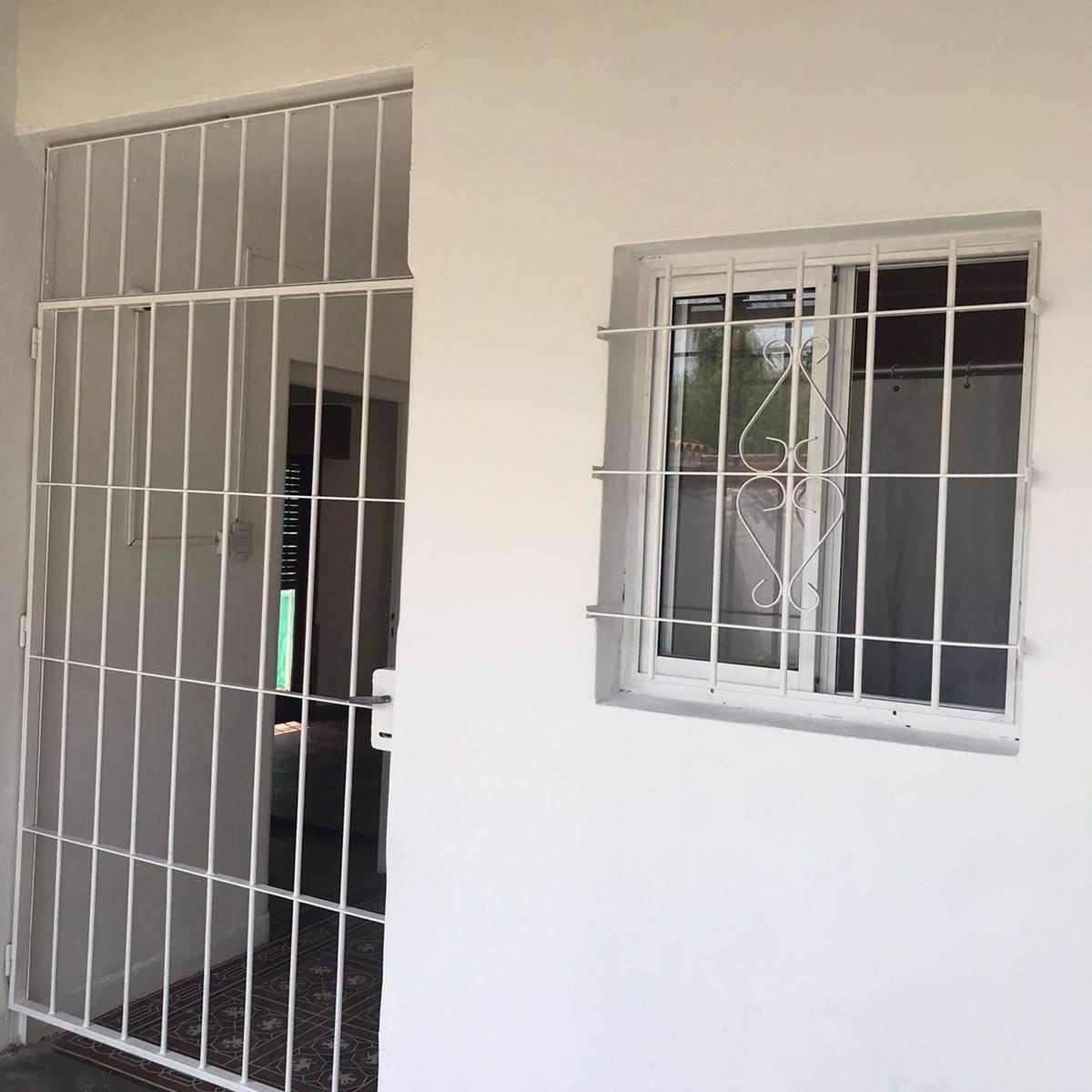 Chalet Recién Pintado con Jardín y Cochera 3