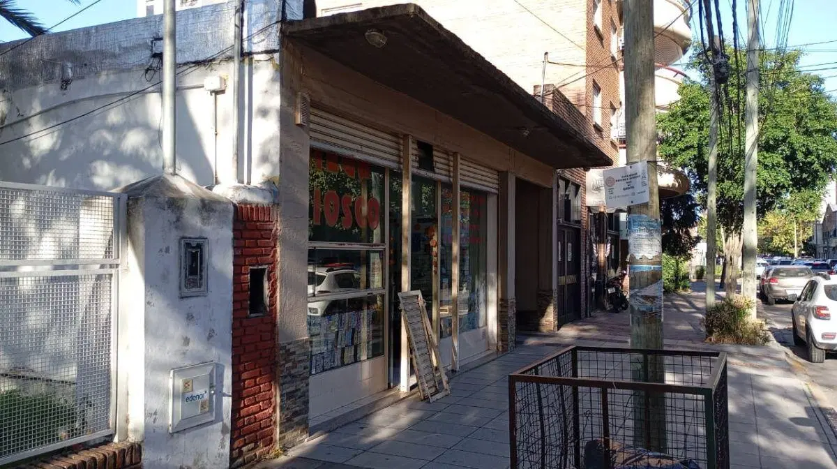 ALQUILER! Local Comercial amplio sin divisiones, con vidriera 5