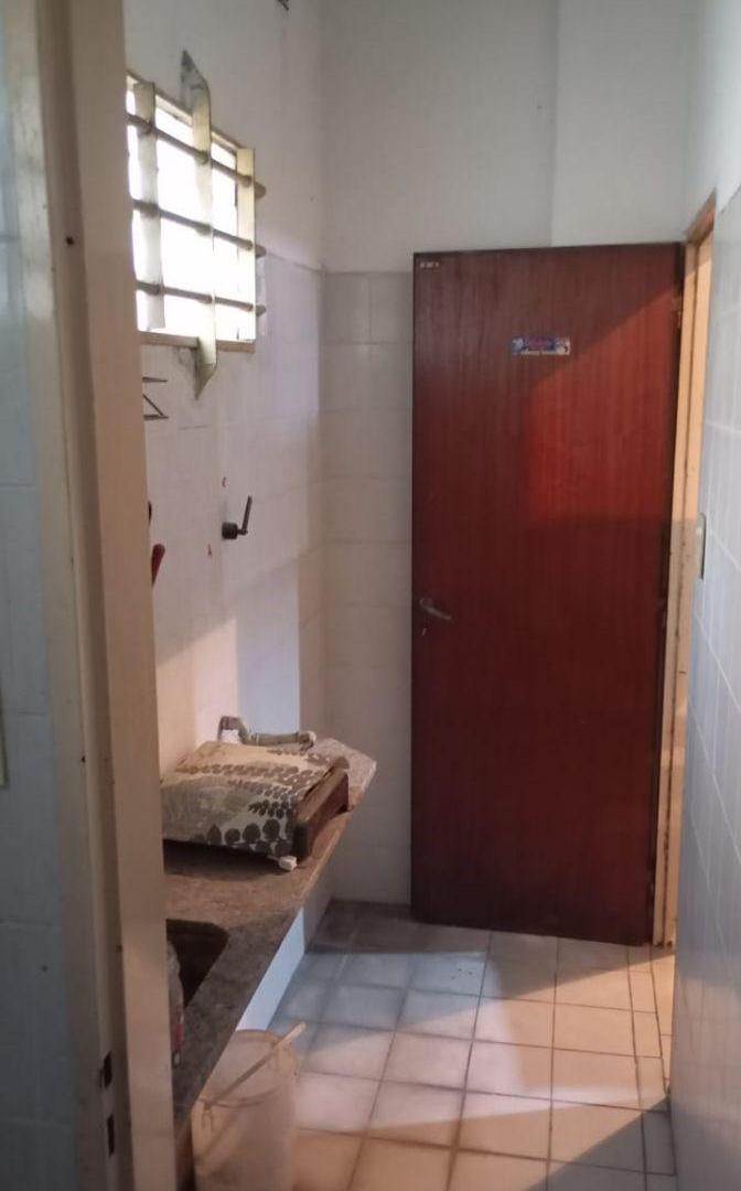 Foto de ALQUILER! Local Comercial amplio sin divisiones, con vidriera, imagen 3