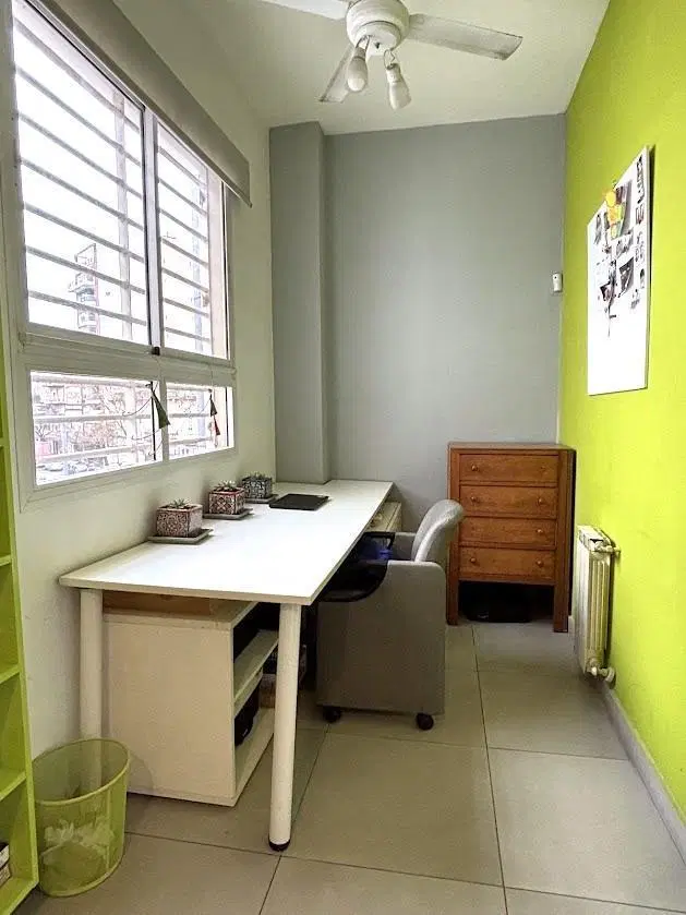 Departamento en venta de 4 ambientes y dependencia en La Paternal 1