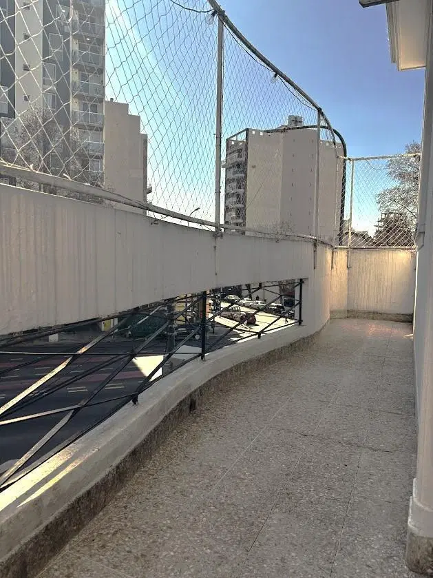 Departamento en venta de 4 ambientes y dependencia en La Paternal 5