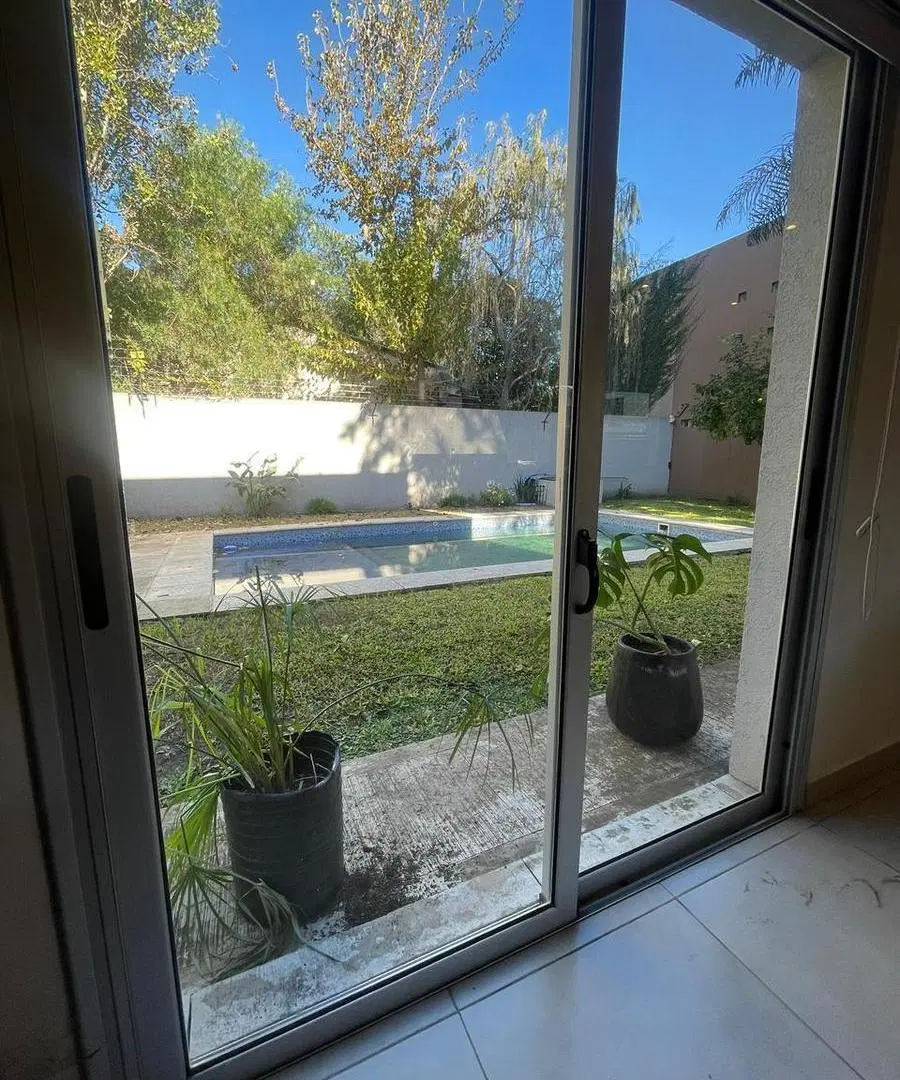 Venta casa 4 ambientes en Parque Leloir 3