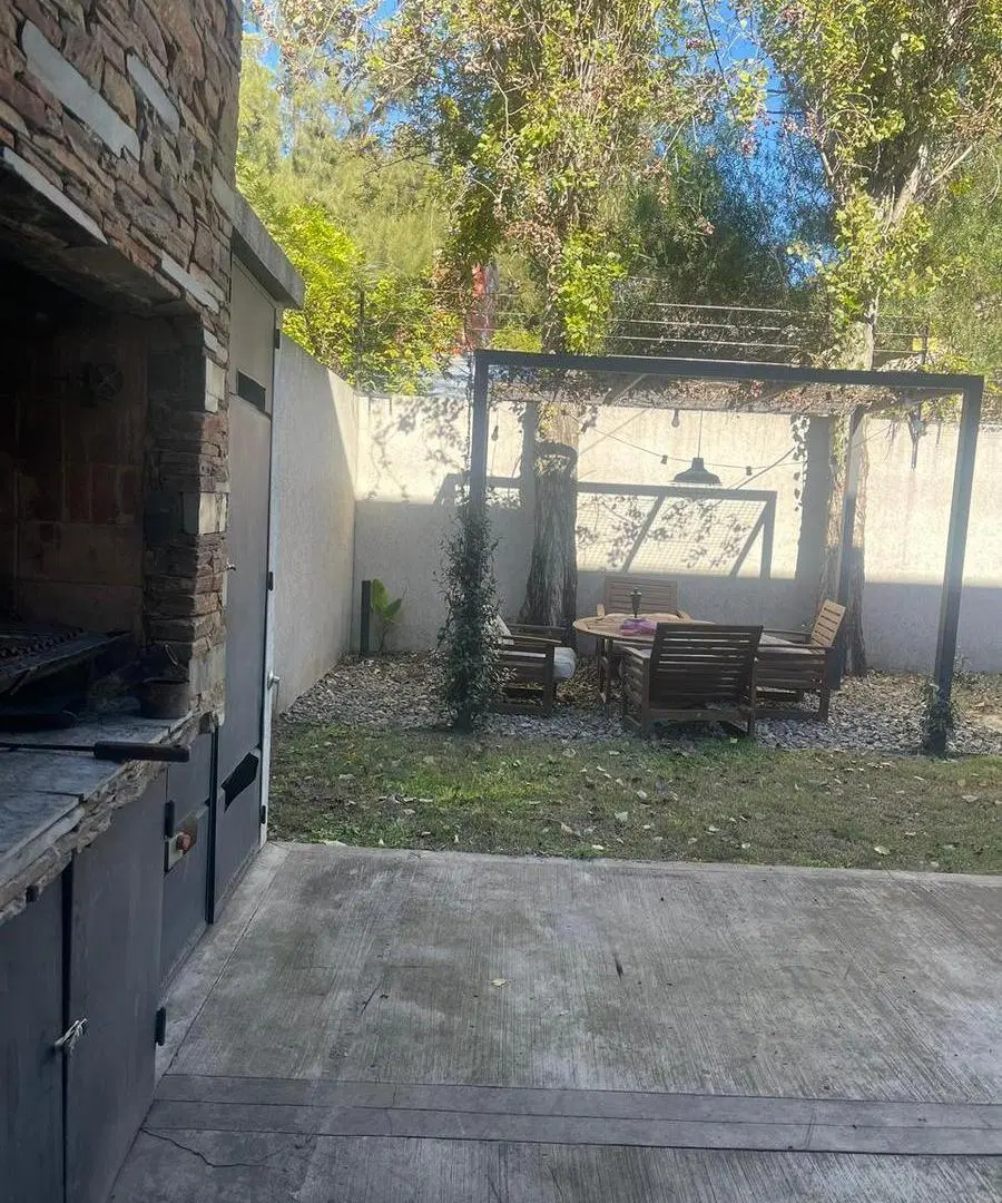 Venta casa 4 ambientes en Parque Leloir 5