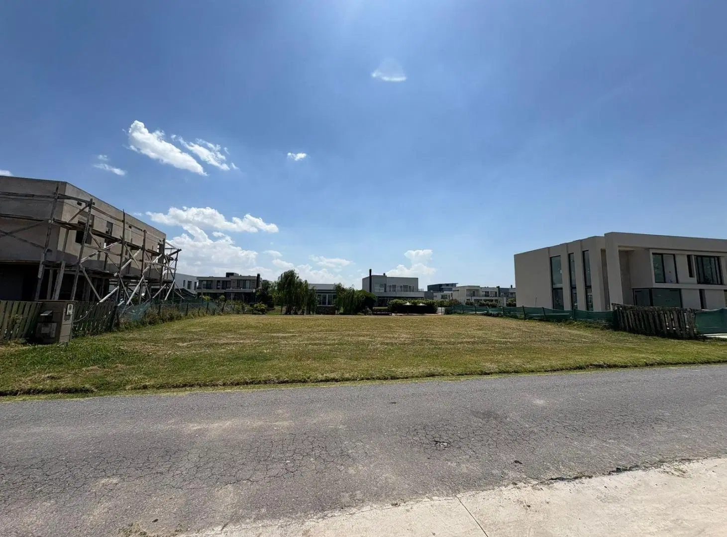 Terreno en Venta Barrio Cerrado Las Golondrinas, lote a la laguna 4