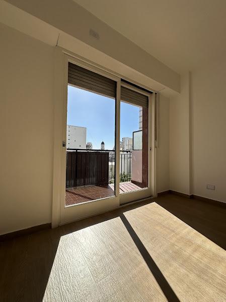 Foto de Monoambiente reciclado a nuevo con balcon y hermosa vista. Sobre Rivadavia, imagen 1
