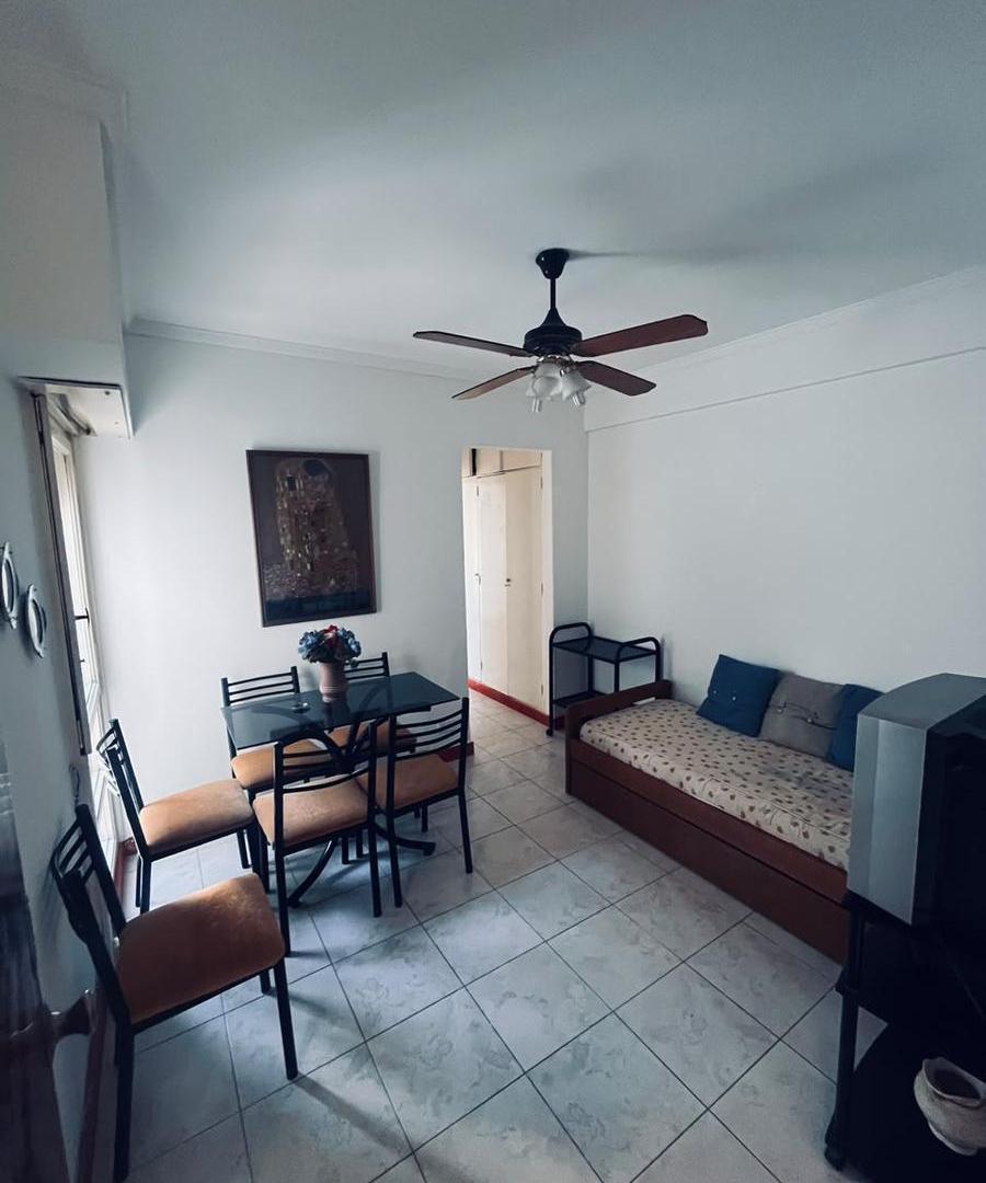 Foto de Departamento en venta de dos ambientes en el centro, ideal inversion o, imagen 1
