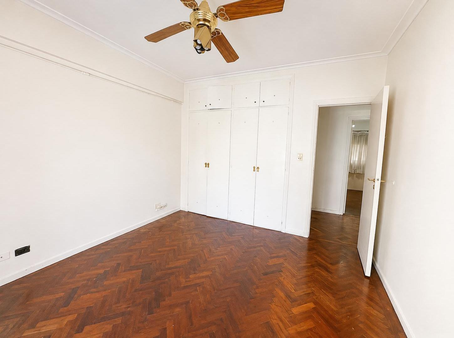 Foto de Departamento en venta de 4 ambientes con dependencia muy amplio en Once, imagen 4