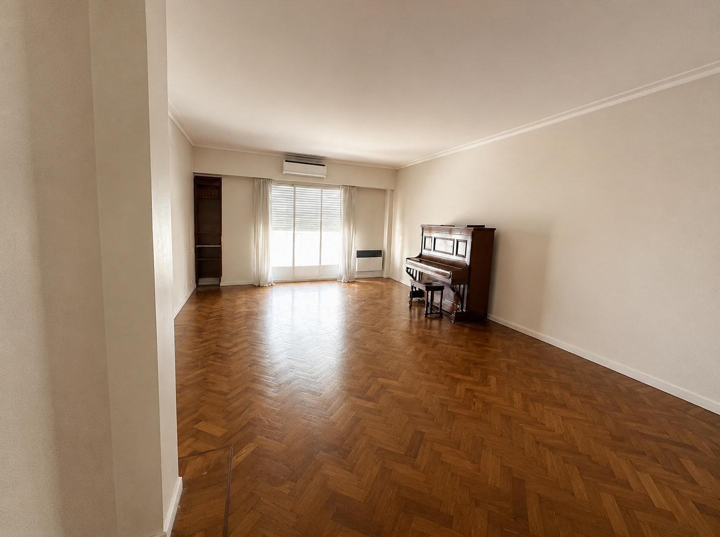 Foto de Departamento en venta de 4 ambientes con dependencia muy amplio en Once, imagen 3