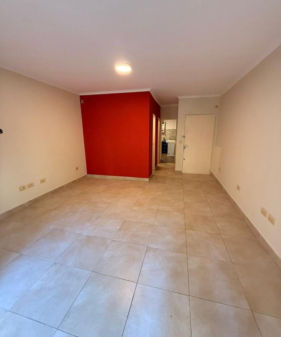 Foto de Departamento en venta reciclado a una cuadra de la Rural, imagen 1