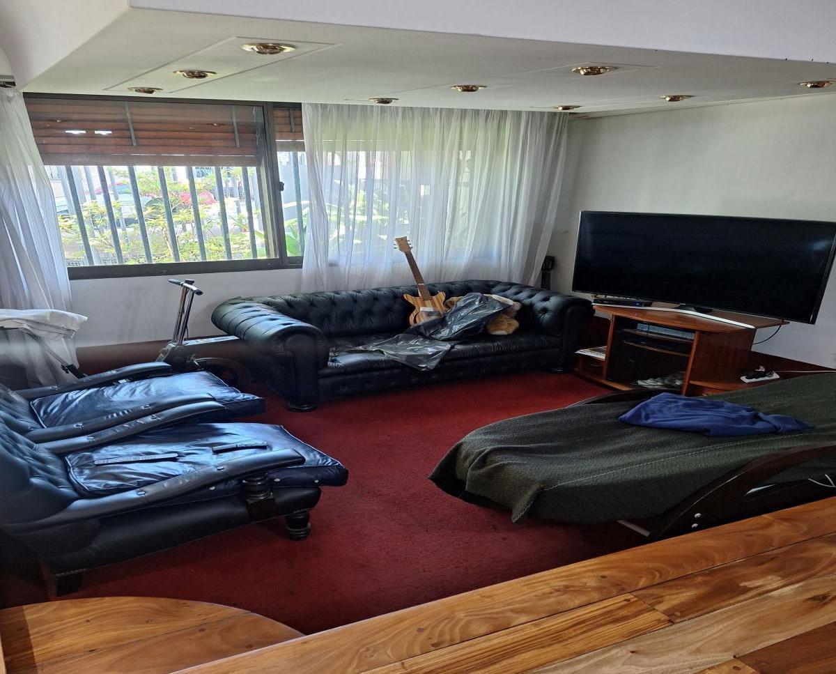 Casa 5 Ambientes Pileta Quincho Cocheras! 1