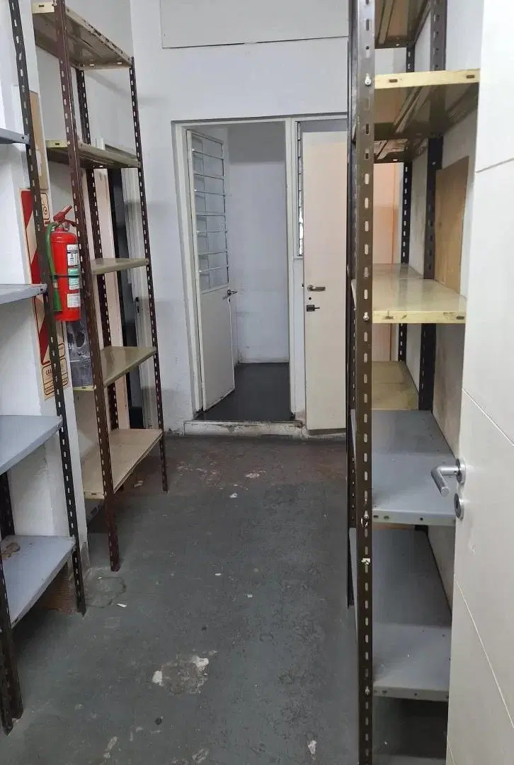 LOCAL MAS   OFICINA  O VIVIENDA 4