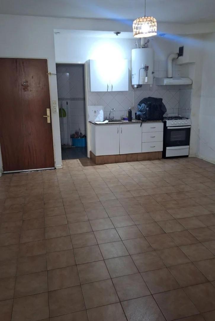Foto de 2 AMBIENTES CON JARDIN !!! BAÑO COMPLETO, imagen 2